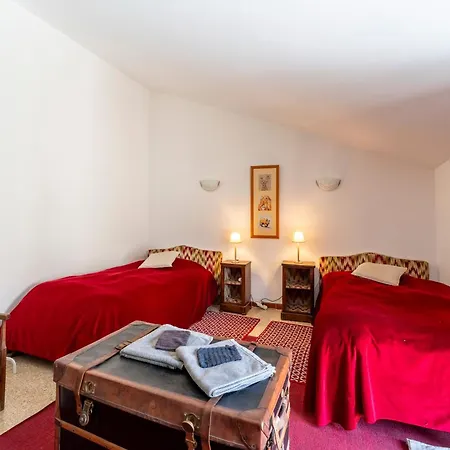 Holiday home L'oustalet En Provence Saint-Hilaire-d'Ozilhan
