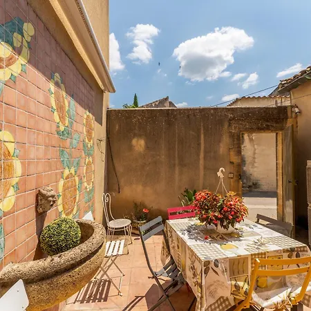 Holiday home L'oustalet En Provence Saint-Hilaire-d'Ozilhan